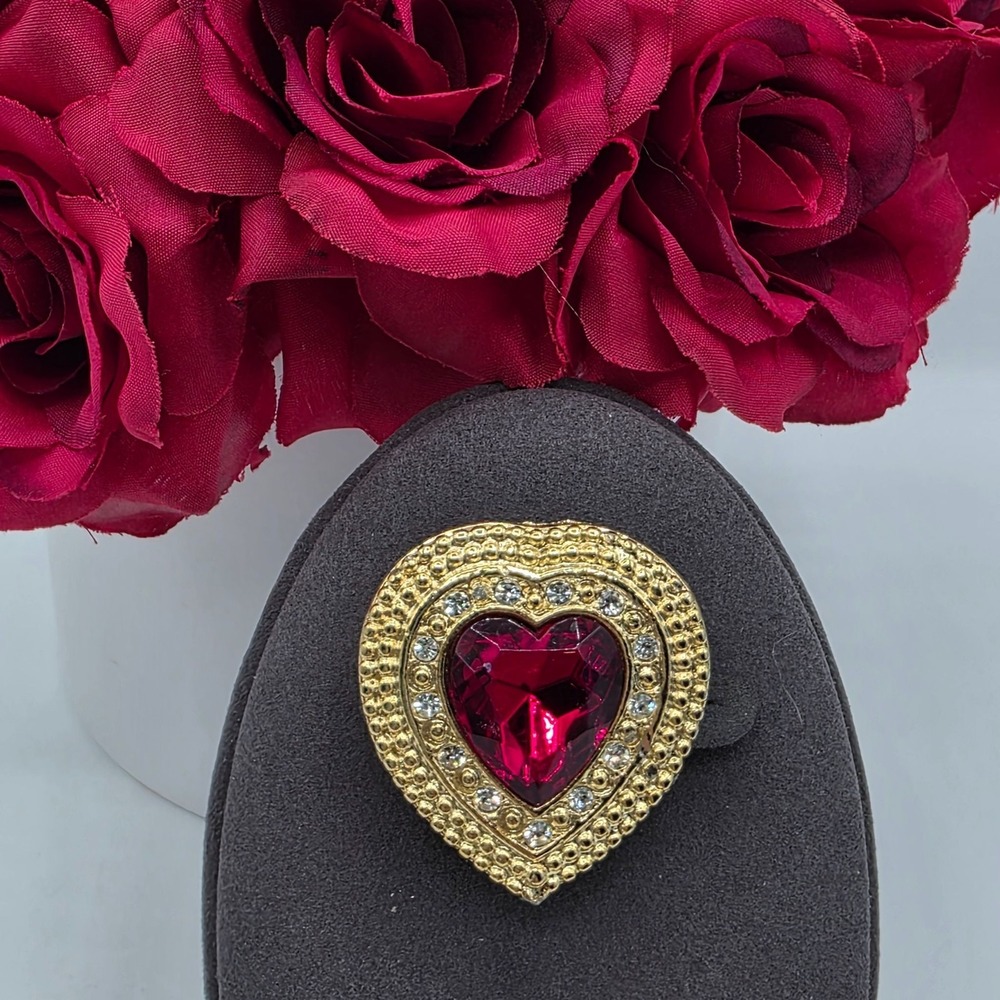 VICTORIA SECRET Heart Crystal Brooch Pin Gold Tone Red Rhinestone‎ Rhinestones